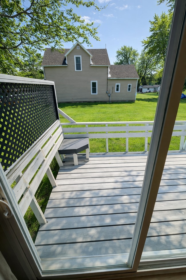 Building Photo - AVAILABLE NOW! - 2 Bed, 1 Bath Home In Superior!