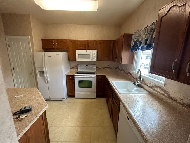 Building Photo - Nice 2 bedroom, 2 bath condo close to Fort...