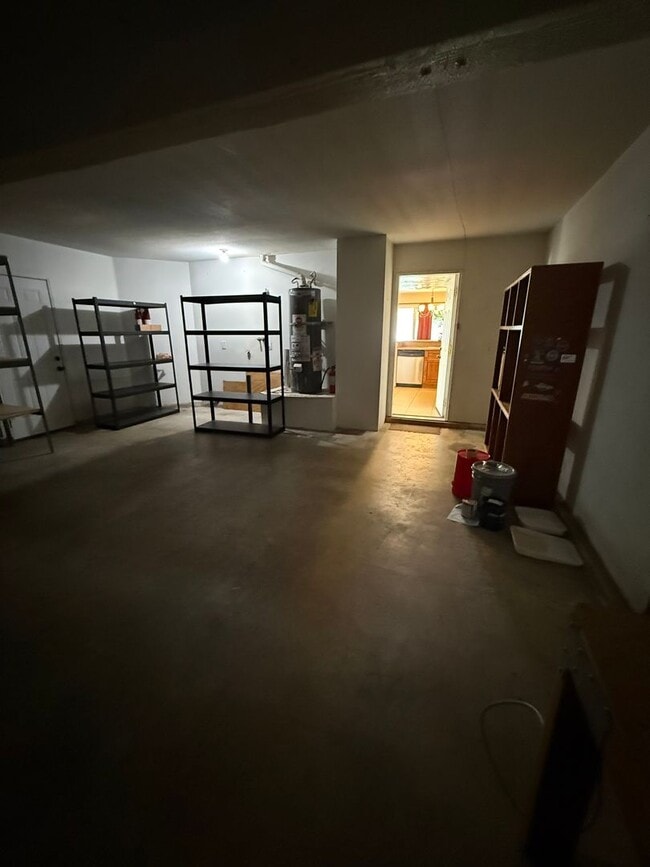 Building Photo - Lovely 3 bed  2 1/2 bath