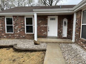 Building Photo - 532 May Valley Dr