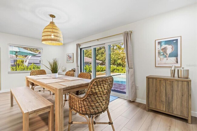 Building Photo - 2641 Hyde Park St