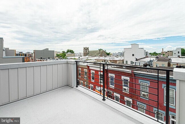 Building Photo - 2137 Cross St