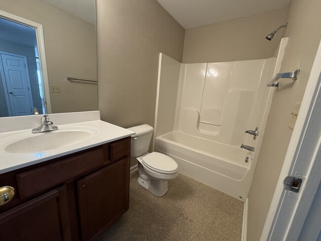 Building Photo - 708 Chatham Ct