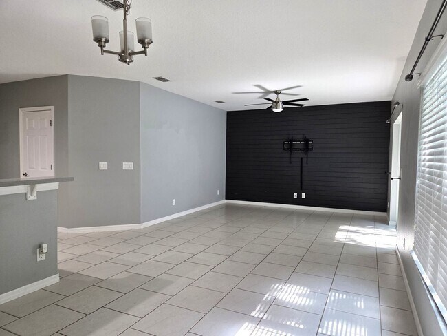 Building Photo - Move in Ready 3/2 in Lago Katrina