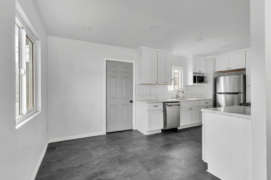 Building Photo - 1222 Willowside Ter