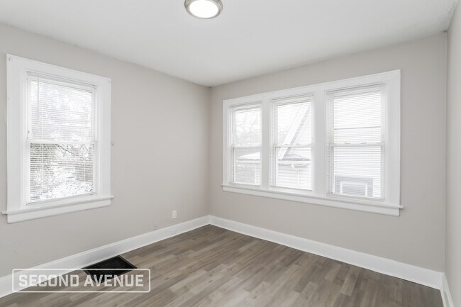 Building Photo - 922 Wells St