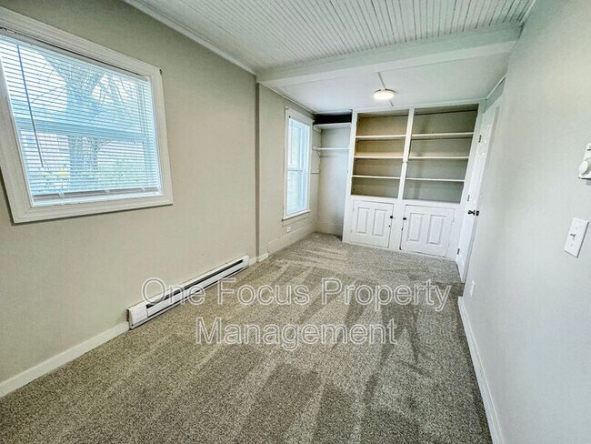 Building Photo - 200 Danis St