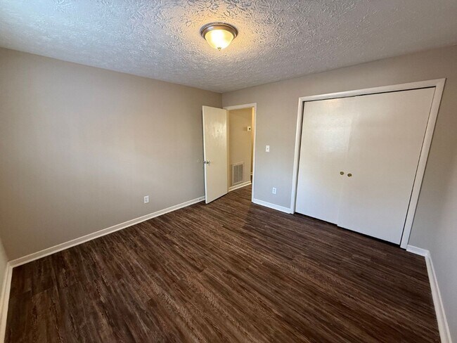 Building Photo - 8721 Gleason Dr