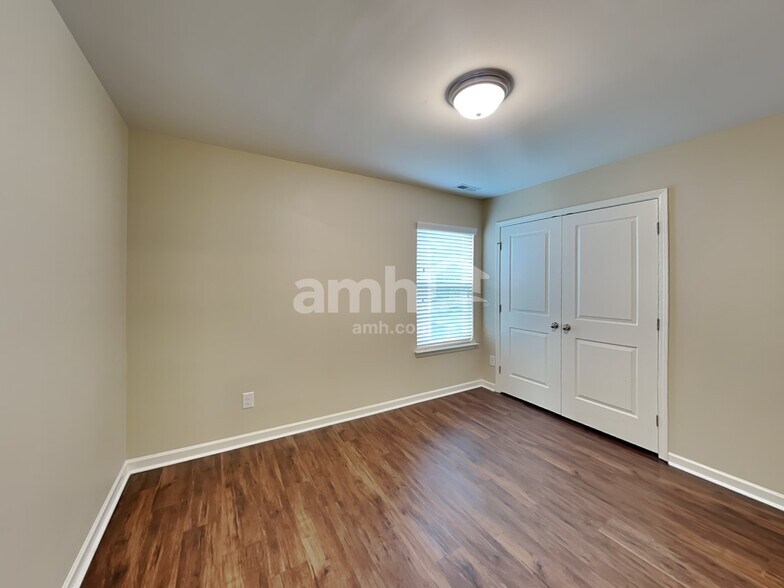 Building Photo - 371 Pulaski Dr SW