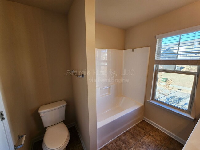 Building Photo - 2385 Capella Cir SW