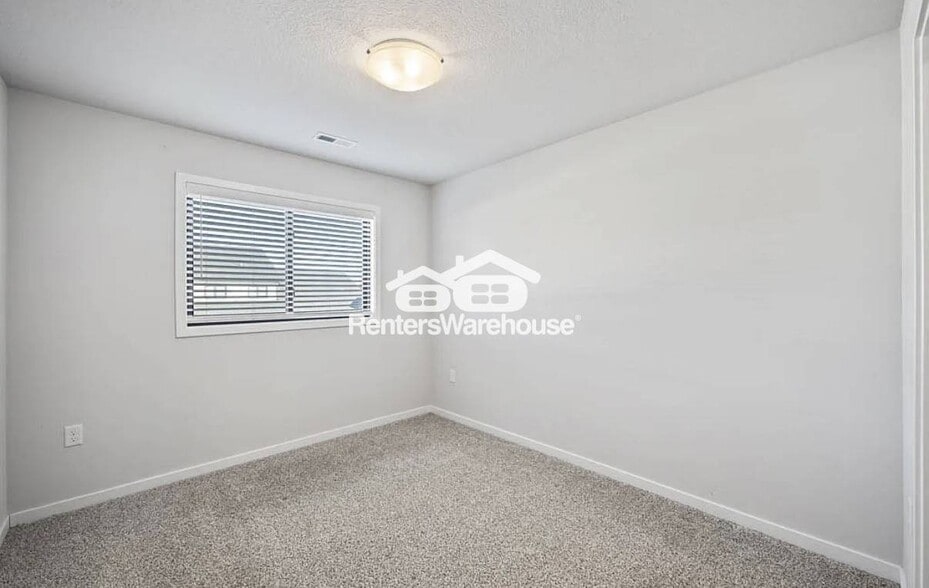 Building Photo - 3620 NE Marissa Ln