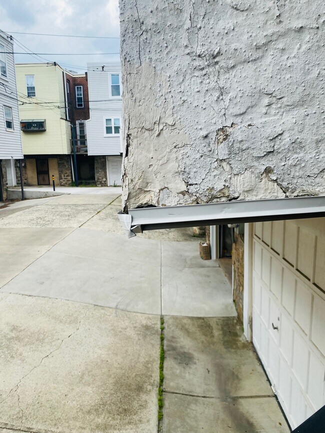 Building Photo - 882 Corinthian Ave