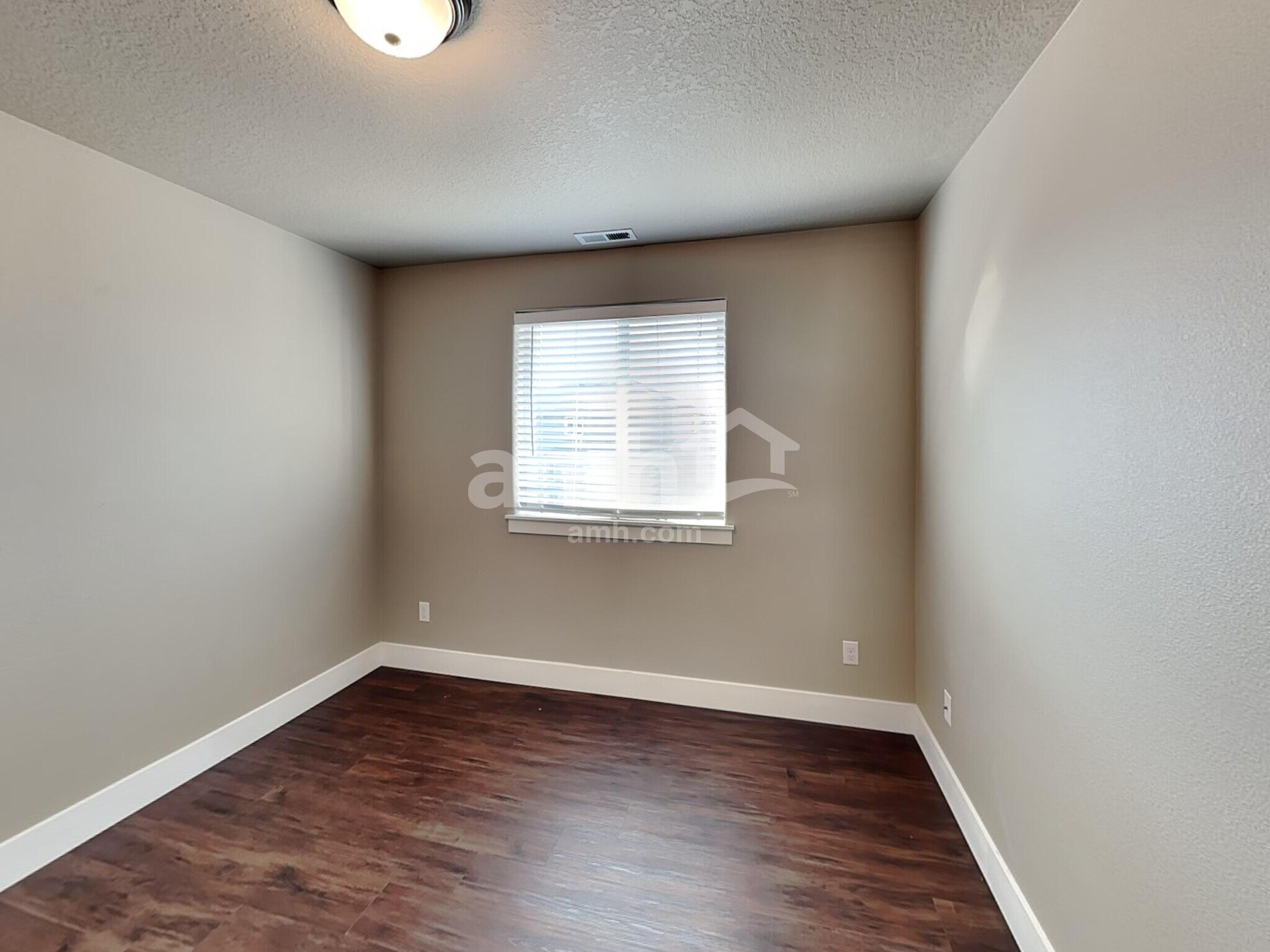 Building Photo - 440 Tulip Ave