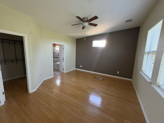 Building Photo - 841 Scenic Cir