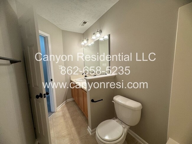 Building Photo - Spacious 3-Bedroom Home for Rent in Raeford
