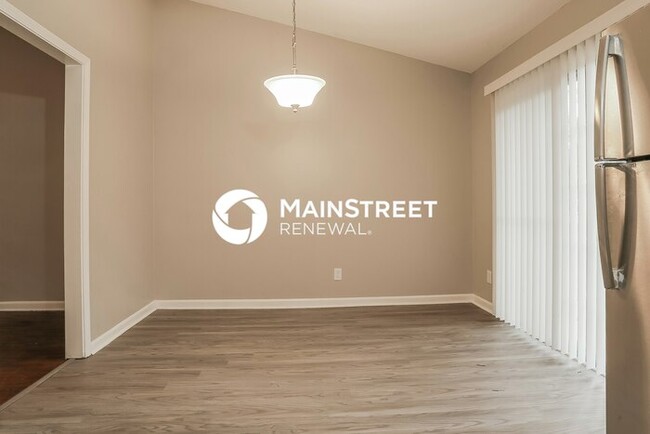 Building Photo - 2453 Crestdale Cir SE