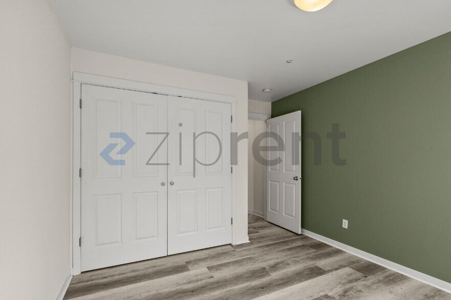 Building Photo - Unit 102