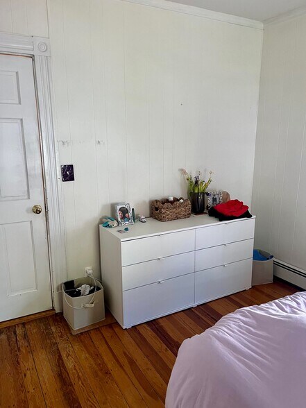 Building Photo - 68 Alpine St