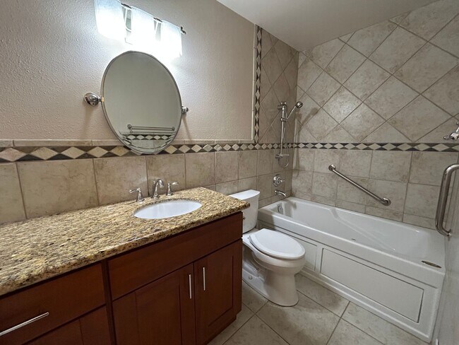 Building Photo - 329 Oak Leaf Cir