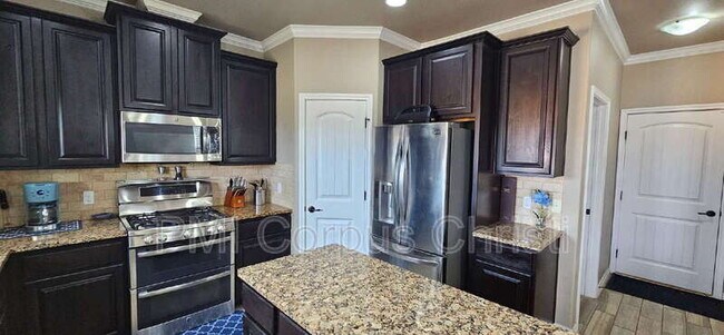 Building Photo - 7813 Cattlemen Dr