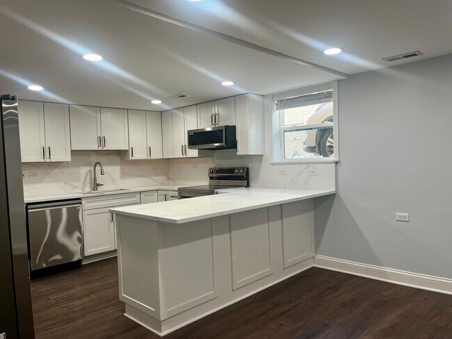 Building Photo - 6522 Spaulding Ave