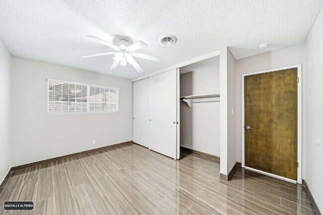 Building Photo - 2013 Las Verdes St