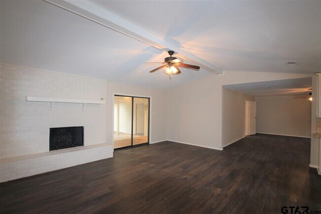Building Photo - 15711 Echo Glen Dr