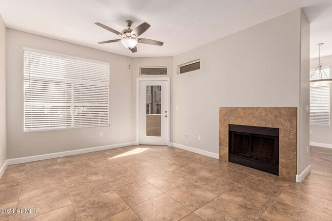 Building Photo - Immaculate Lakewood Community Condo