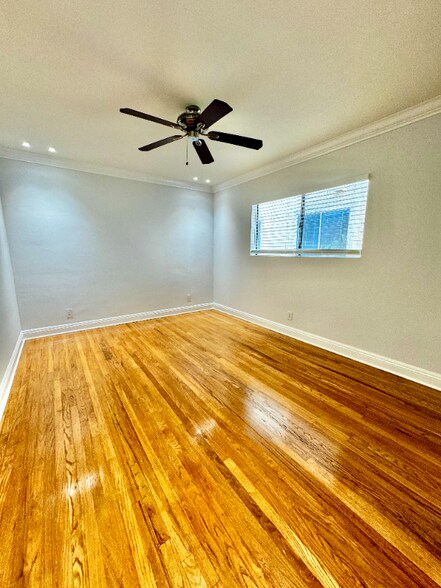 Building Photo - 1506 S Barrington Ave
