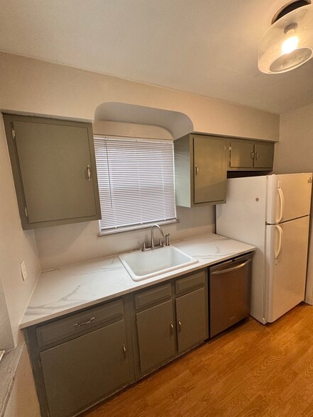 Kitchen - 1620 Joseph Ct