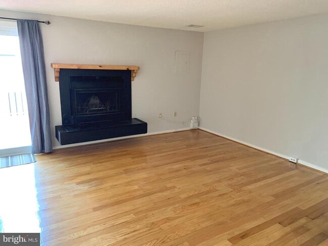 Building Photo - 2438 Ridgehampton Ct