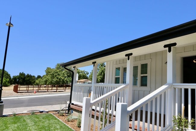 Building Photo - NEWLY Designed & Furnished Modern Farmhous...
