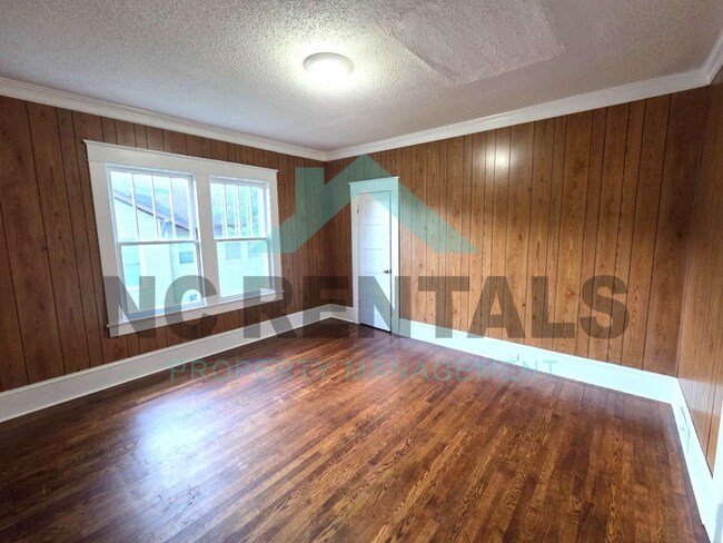 Building Photo - 807 Douglas St