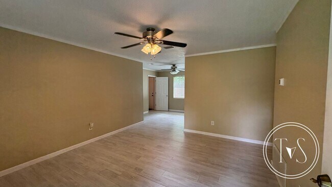 Building Photo - RATE DROP ALERT (was $2000/month) & SUMMER...