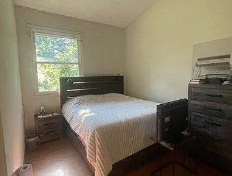 Upstairs Bed - 4225 N Kinser Pike