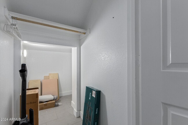 Building Photo - 1413 W Coral Reef Dr