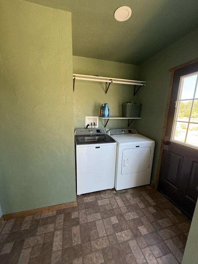 Building Photo - 468 N Duck Springs Dr