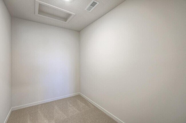 Building Photo - 1611 Maci St