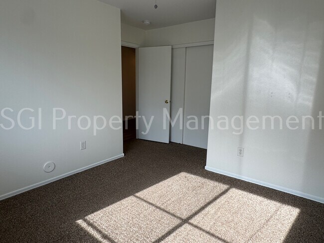 Building Photo - 4113 W Irwin Ave