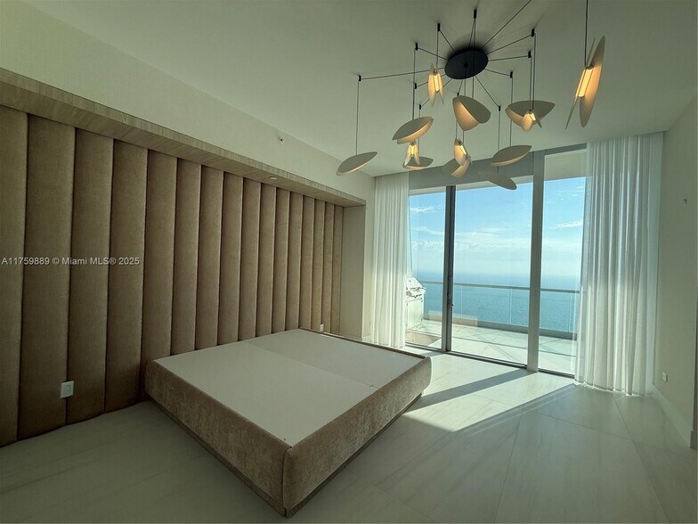 Building Photo - 18501 Collins Ave