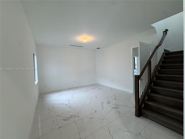 Building Photo - 19749 NE 16th Pl