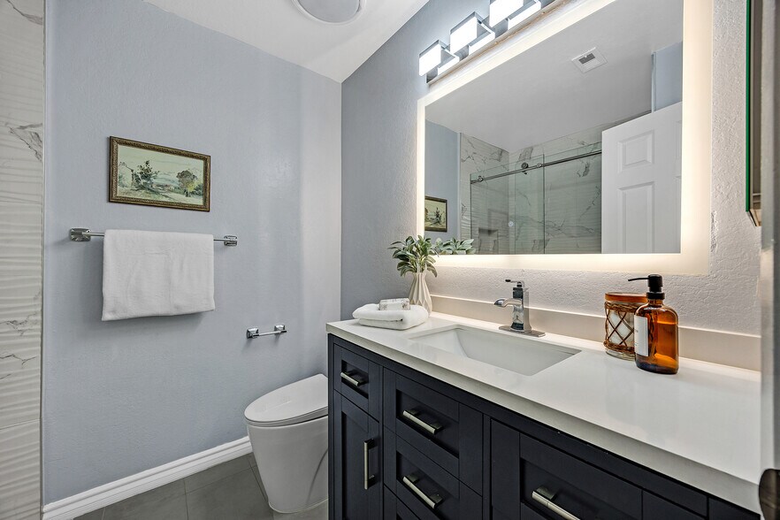 Building Photo - 7551 Maywood Dr
