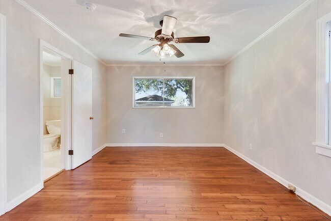Building Photo - 3 Bed, 2 Bath Home in the Saint Streets!