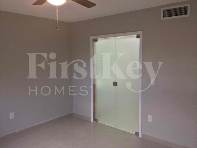 Building Photo - 6723 SW 140th Ave
