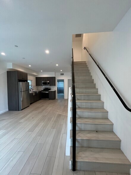 Building Photo - 246 N Dillon St