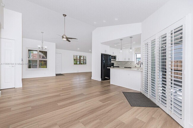 Building Photo - 15510 Gauntlet Hall Manor