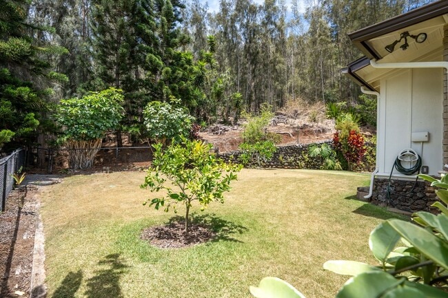 Building Photo - Beautiful Custom Built Home in Wailuku Heights, 2 Bed/3 Bath with Flex Room, Magnificent Ocean/Mo...