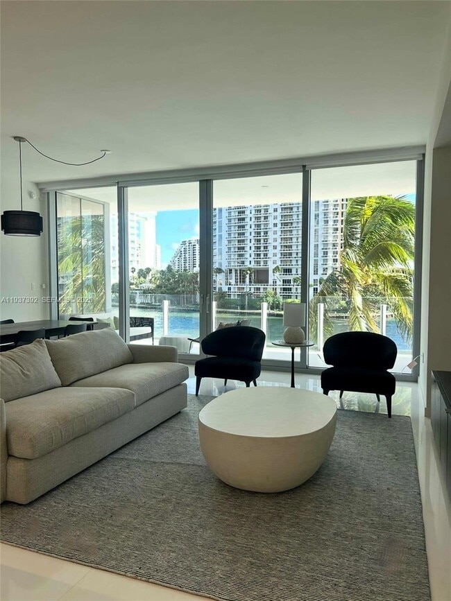 Building Photo - 300 Biscayne Blvd Way