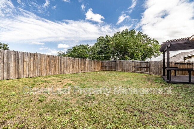 Building Photo - 8003 Oxbow Way
