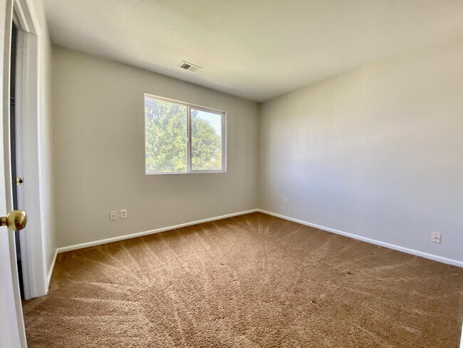 Building Photo - 13950 Adams St